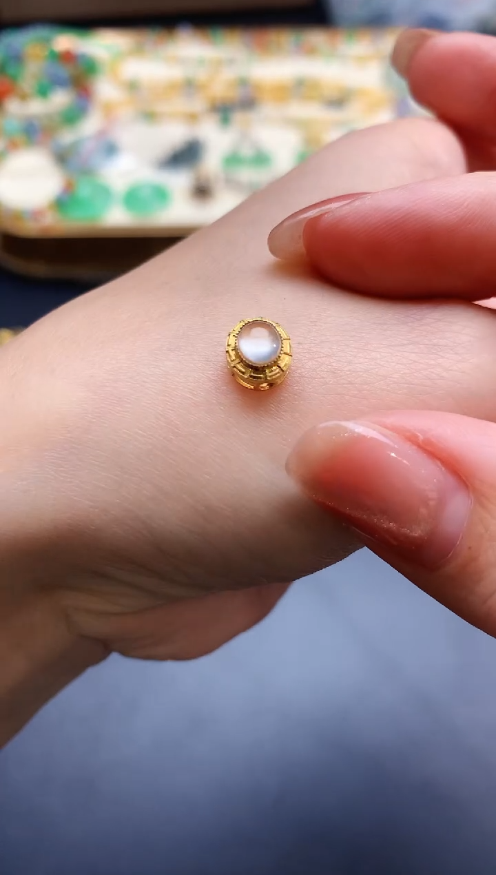 【闪购商品】翡翠吊坠(不含链)18K金镶嵌y16蛋面|780+0