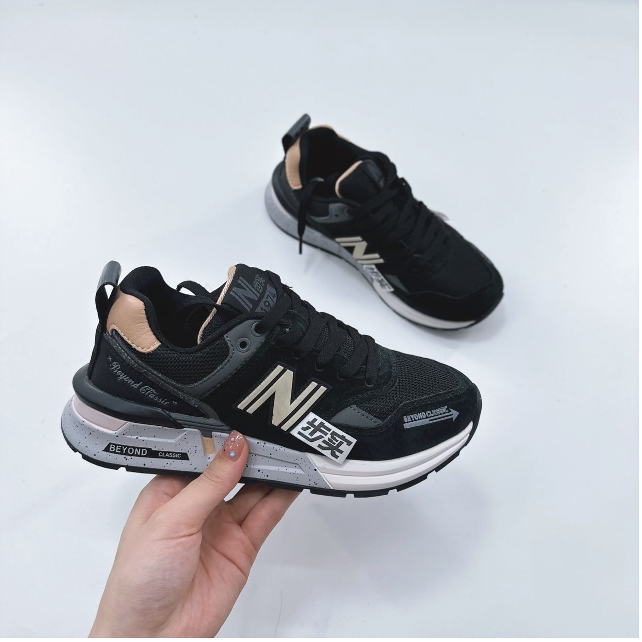 70020高端专享四季款舒适运动鞋黑/嫩粉（成人运动鞋）