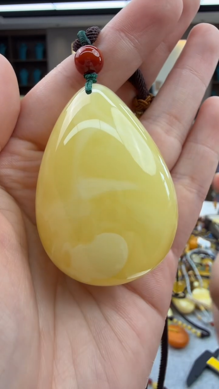 琥珀颈饰未镶嵌151秒拍号 假一罚三