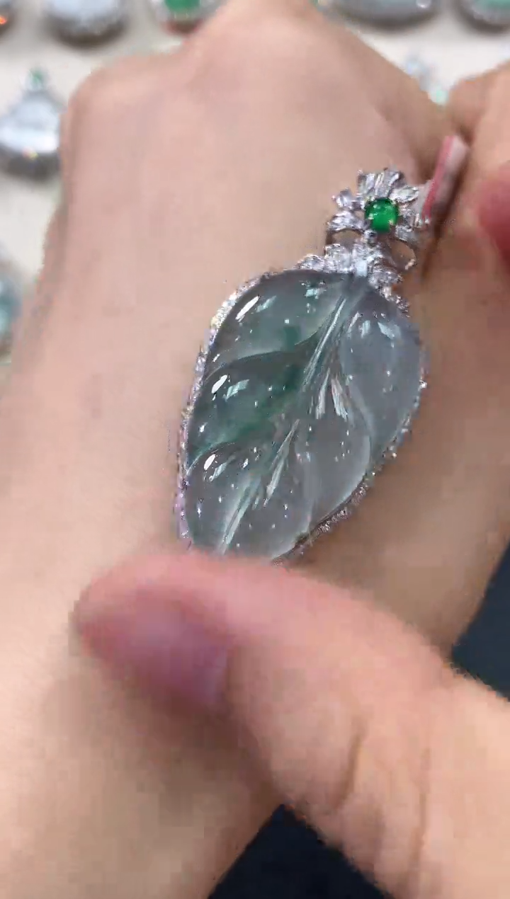 【闪购商品】翡翠吊坠(不含链)18K金镶嵌C150