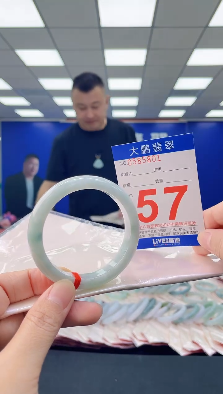 未镶嵌手镯翡翠多样性发其一