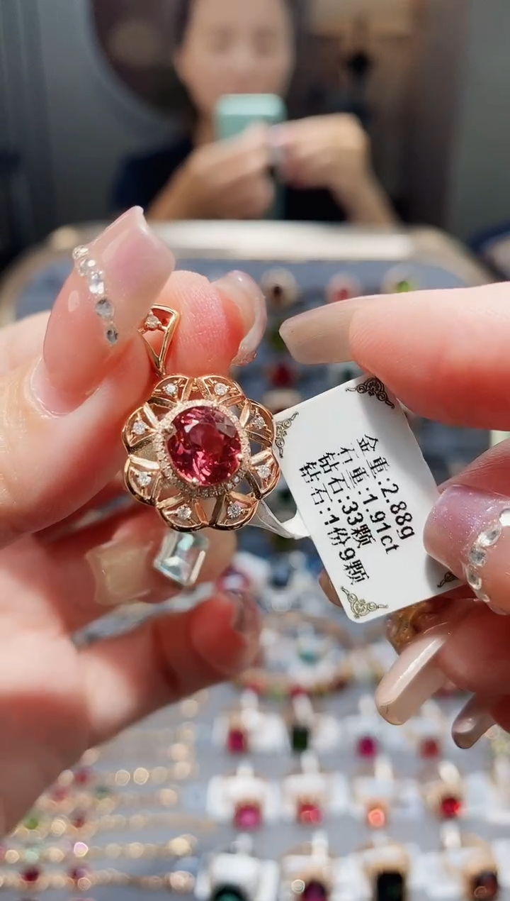 颈饰18K金镶嵌碧玺1.91.