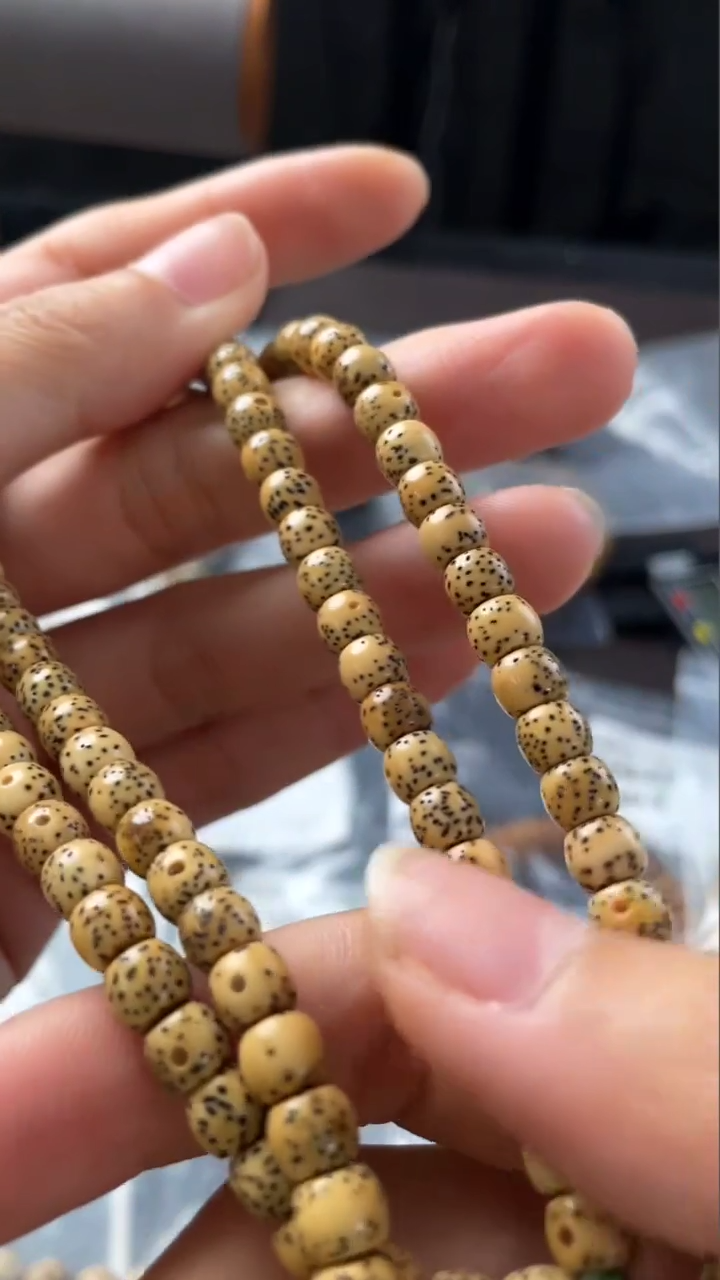 星月菩提吊坠精工级陈籽桶珠6*5长串（B）