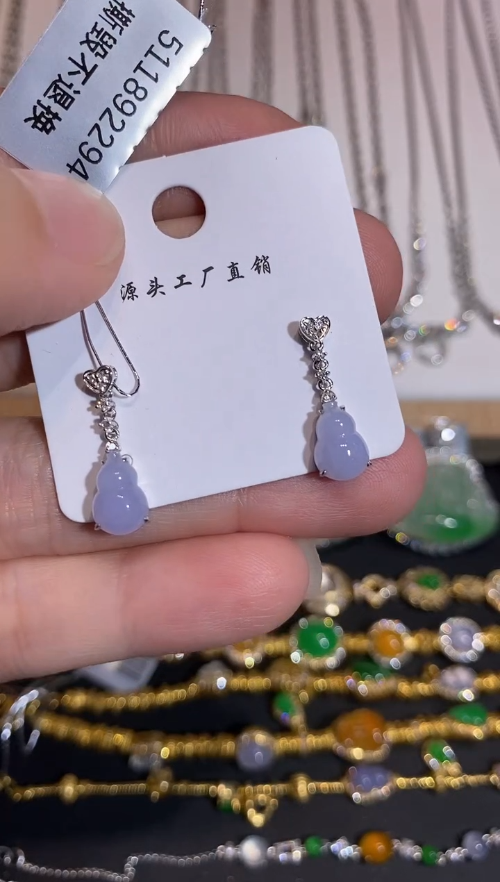 颈饰18K金镶嵌翡翠耳饰