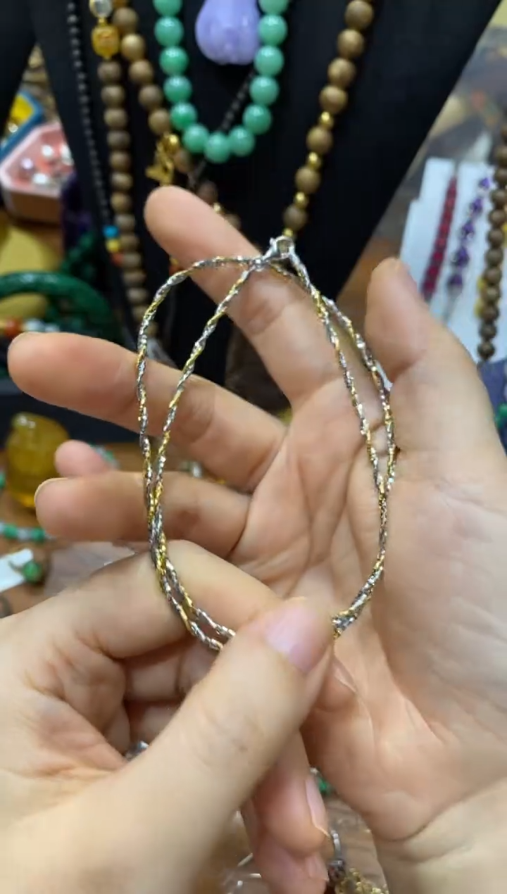 无非金属金色项链