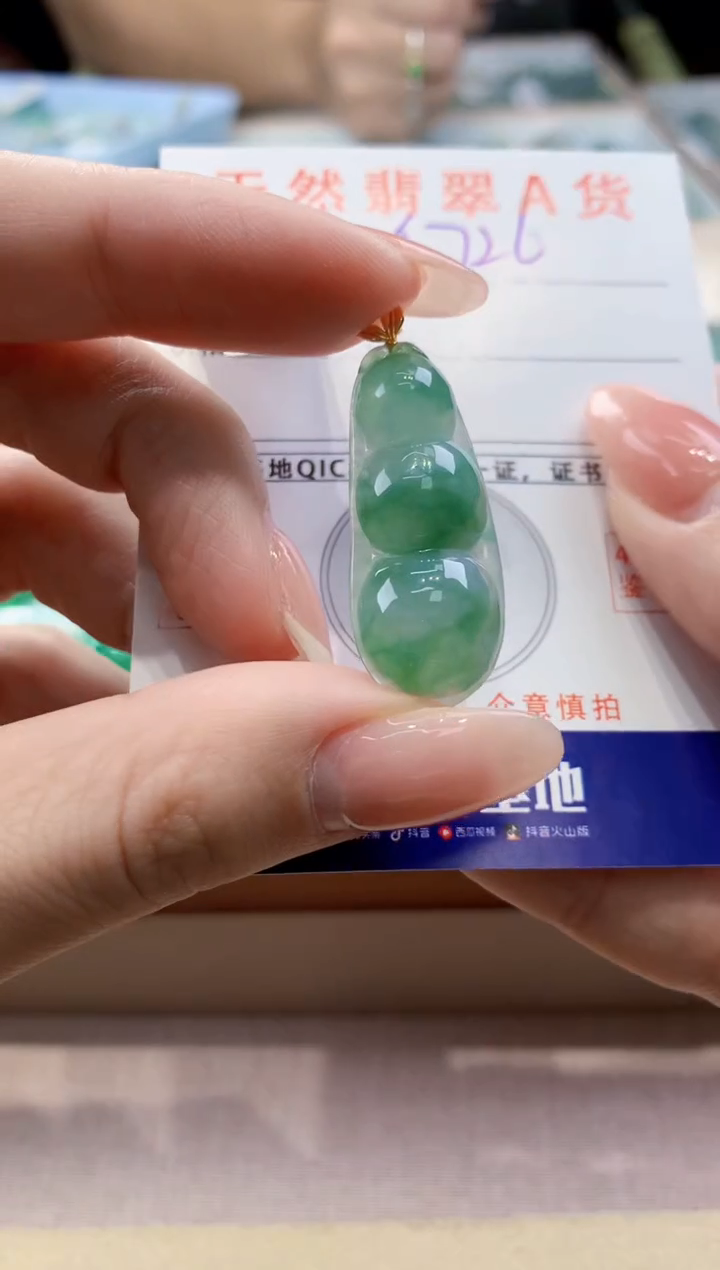 颈饰18K金镶嵌翡翠天然翡翠挂件 