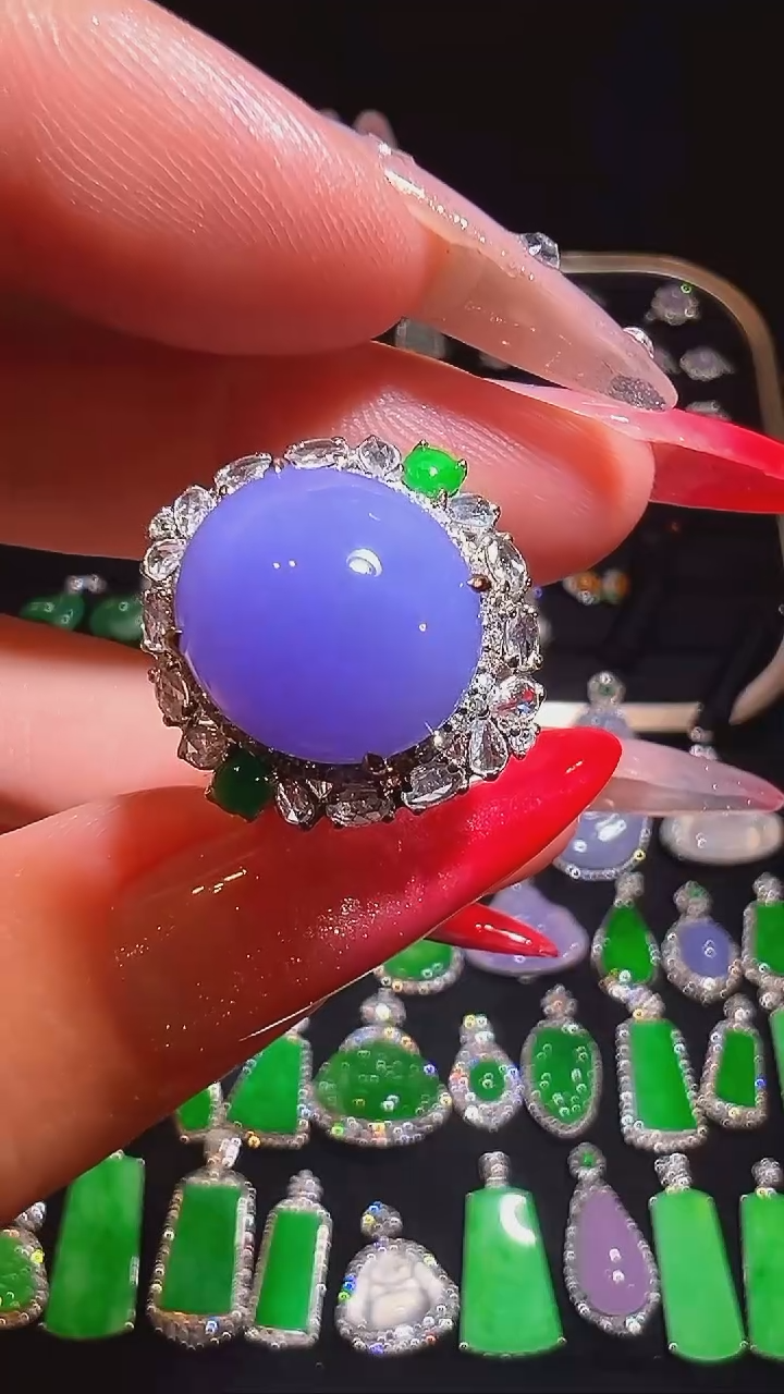 18K金镶嵌挂件翡翠吊坠