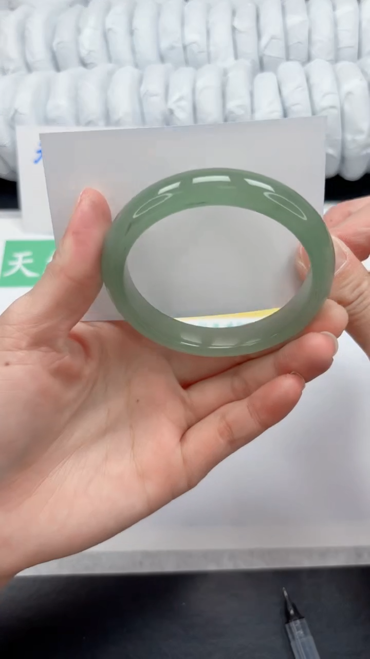 【闪购商品】石英质玉手镯未镶嵌229-58.6