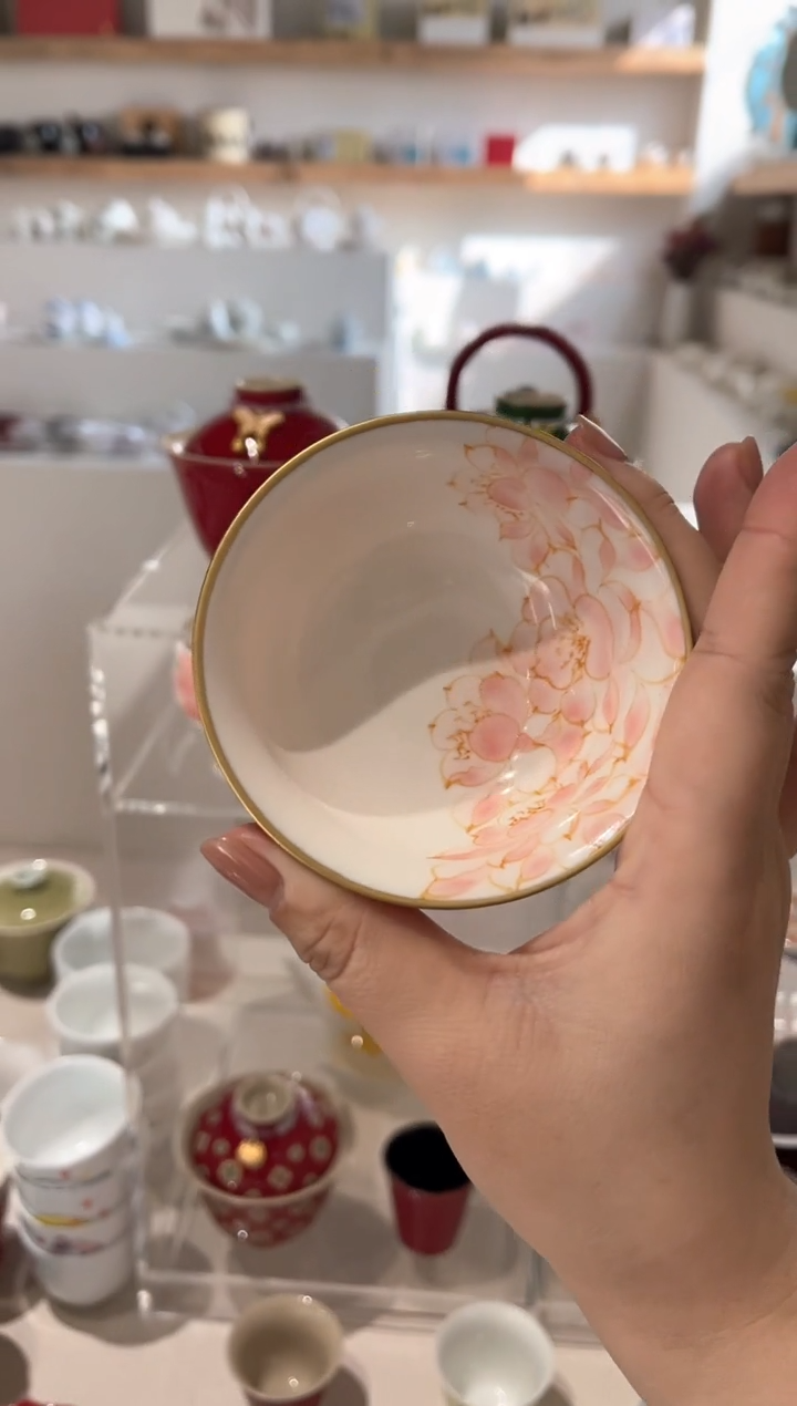 【闪购商品】胭脂红—手绘莲瓣—普洱主人杯