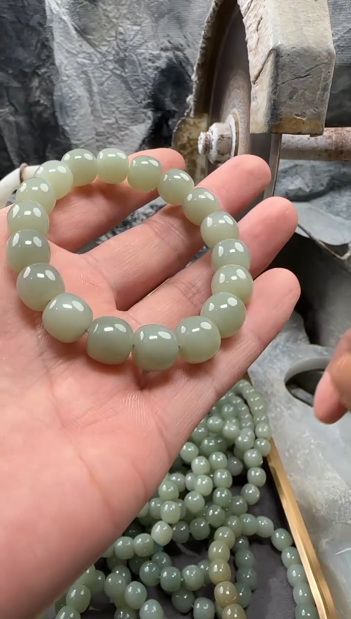 颈饰未镶嵌和田玉手串