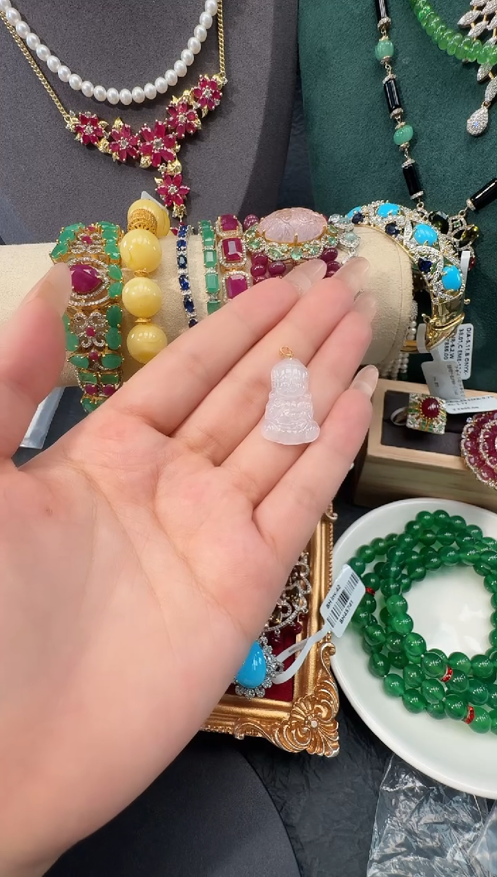 颈饰18K金镶嵌翡翠吊坠