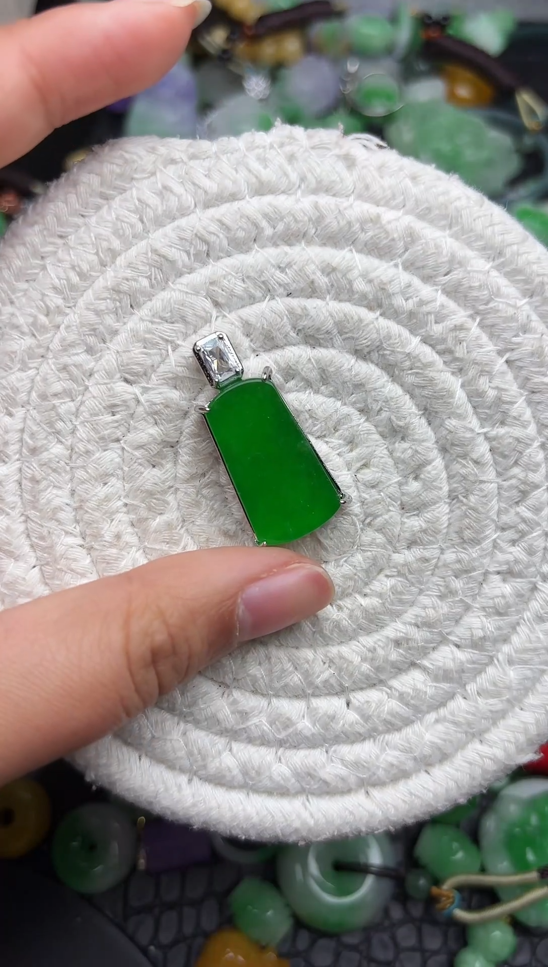 颈饰未镶嵌翡翠缅甸翡翠吊坠