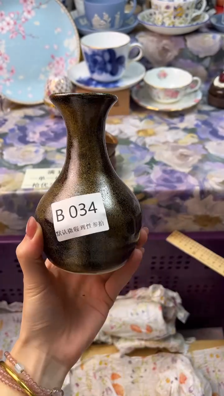 瓷片M**M瓷片瓷片          B 034