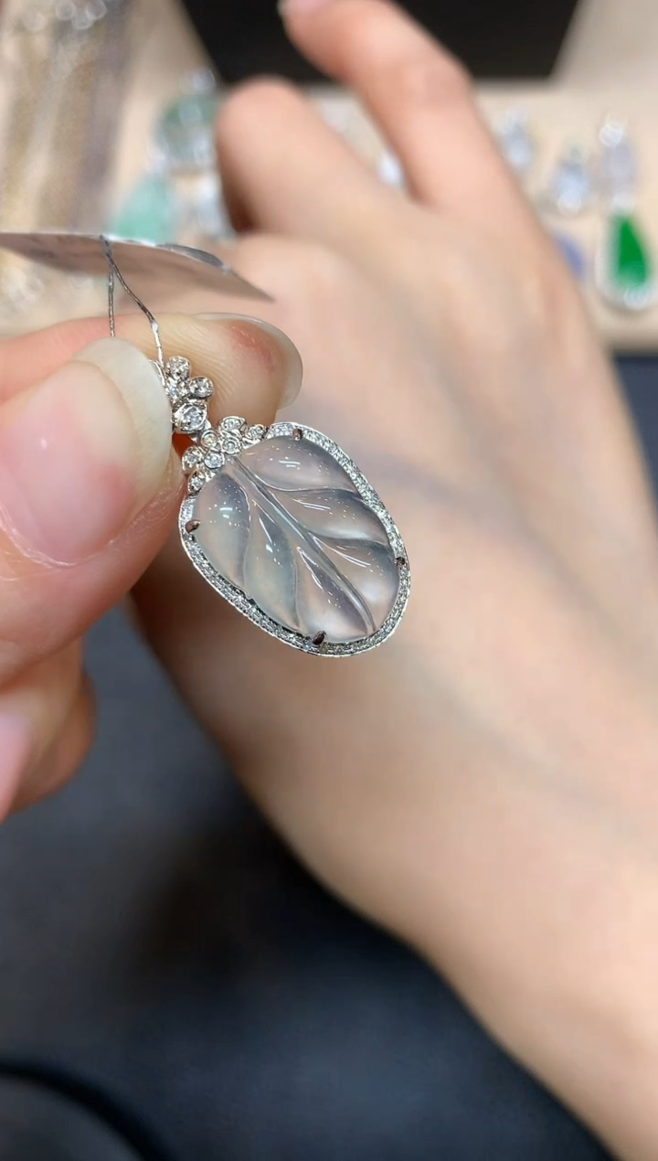 【闪购商品】翡翠颈饰18K金镶嵌树叶【无服务费