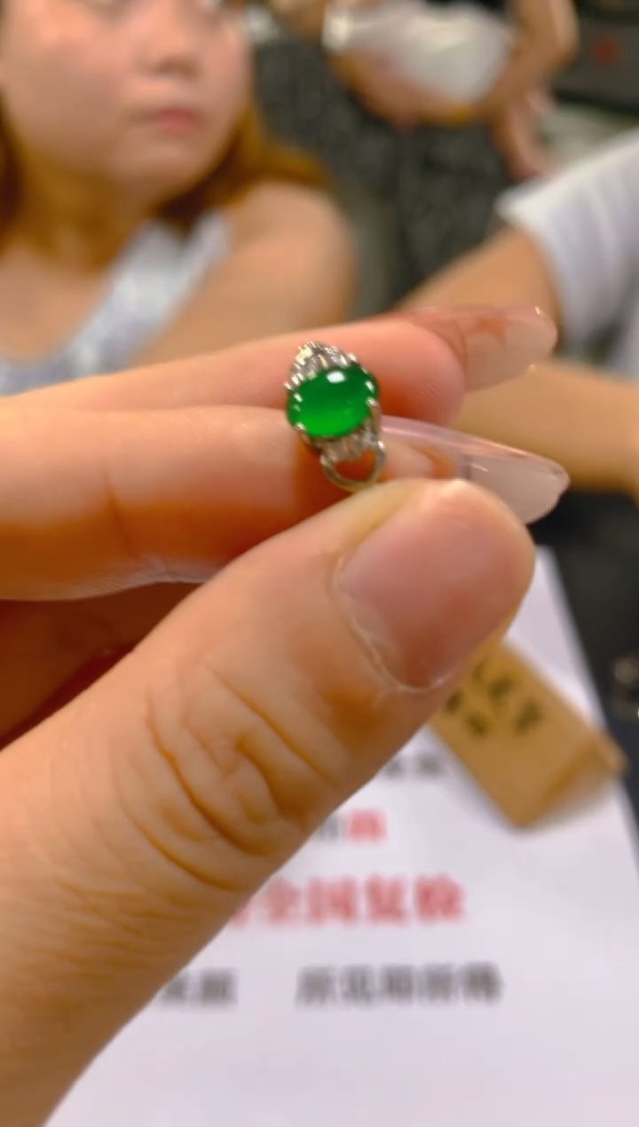 翡翠戒指未镶嵌多样性发一