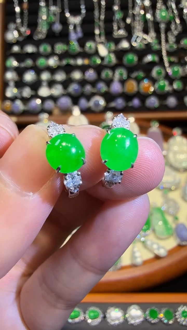 翡翠18K金镶嵌耳饰满色正阳蛋面耳包