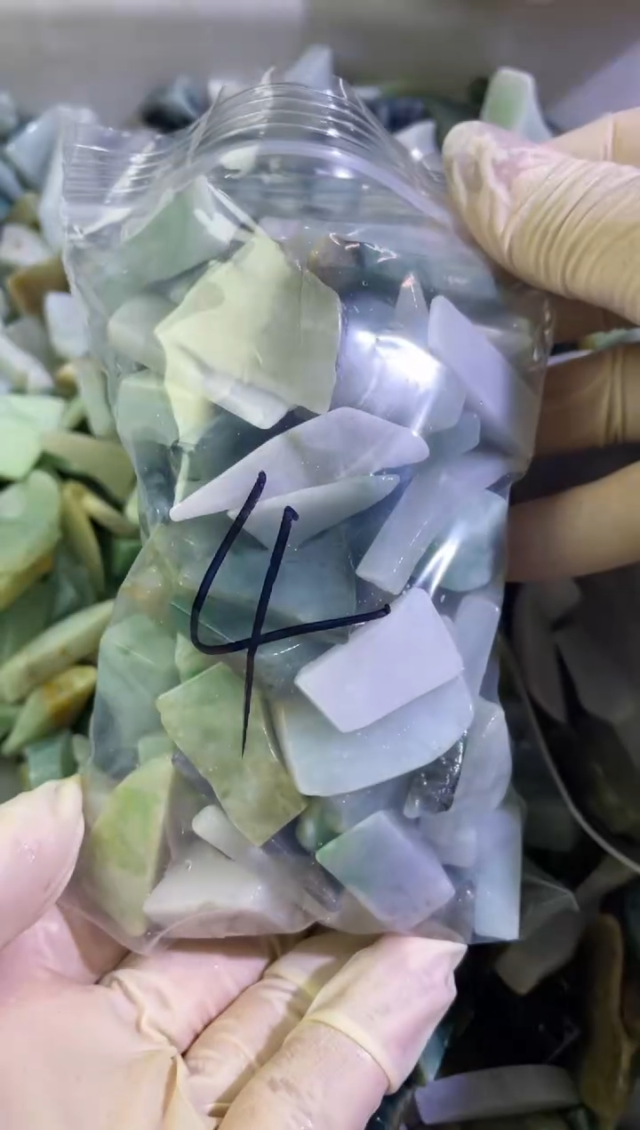 【闪购商品】翡翠颈饰未镶嵌天然翡翠中号500克4