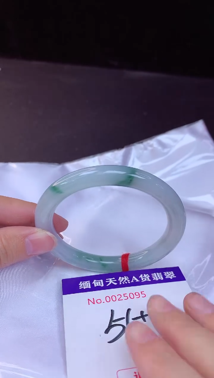 【闪购商品】翡翠手镯未镶嵌56+             