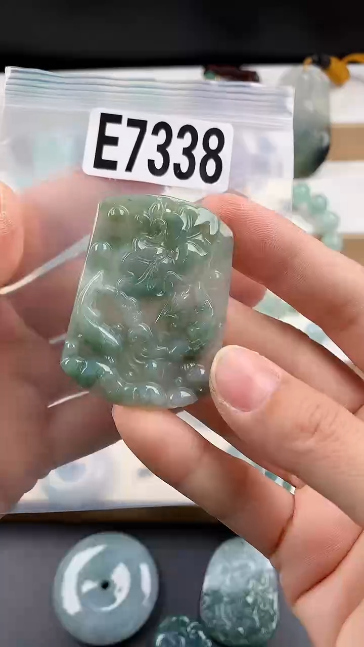 颈饰未镶嵌翡翠天然翡翠吊坠挂件