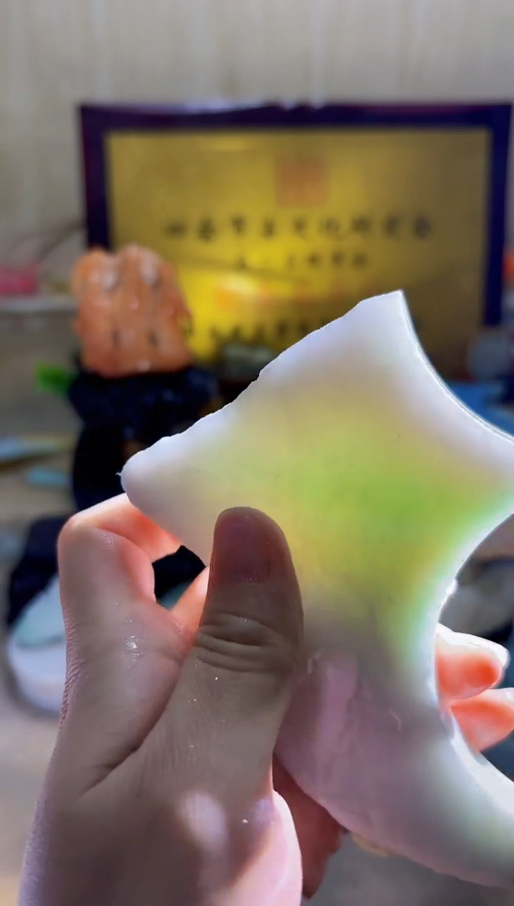 翡翠挂件未镶嵌  A货丫丫璀2956