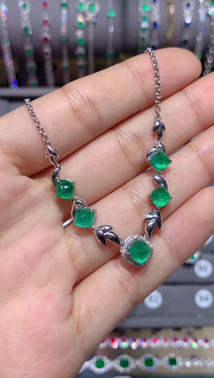 【闪购商品】祖母绿套链18K金镶嵌5.52CT