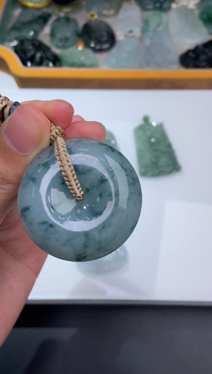 未镶嵌挂件翡翠373806     多人 