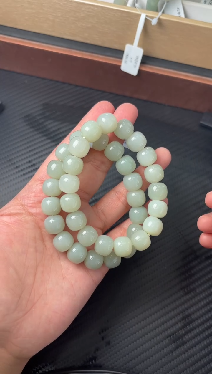 未镶嵌手串和田玉且末微色差近矿卡11*12多样性发货拍一发一Mm