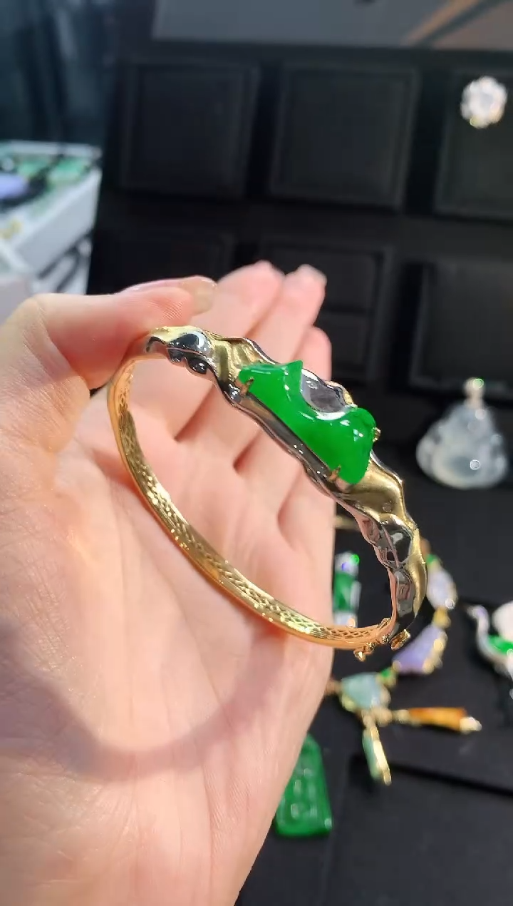 【闪购商品】翡翠手镯18K金镶嵌手饰 58以内手围佩戴