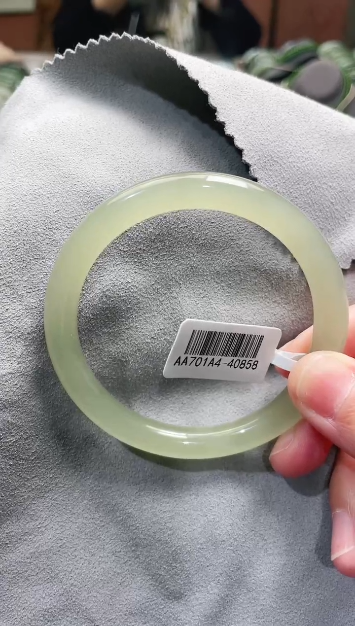 【闪购商品】和田玉手镯未镶嵌58圈口