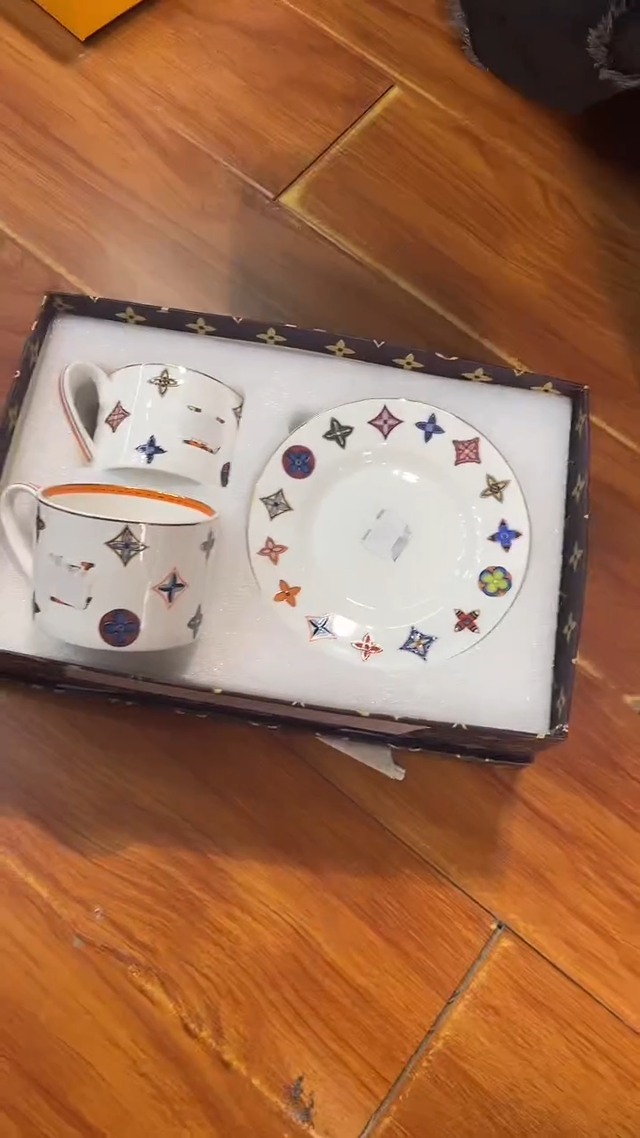 杯鸿辉家品牌瓷器，京东包邮！