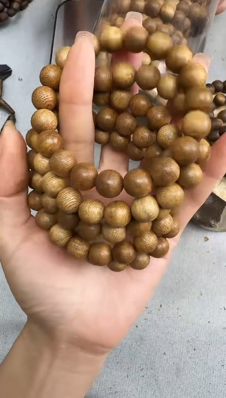 沉香手串1.1沉香老料圆珠单圈多样性发一