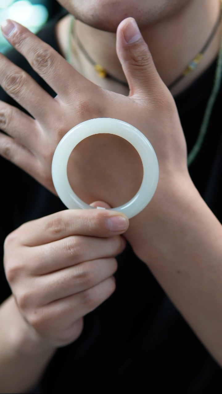 【闪购商品】和田玉手镯未镶嵌52白玉胖圆