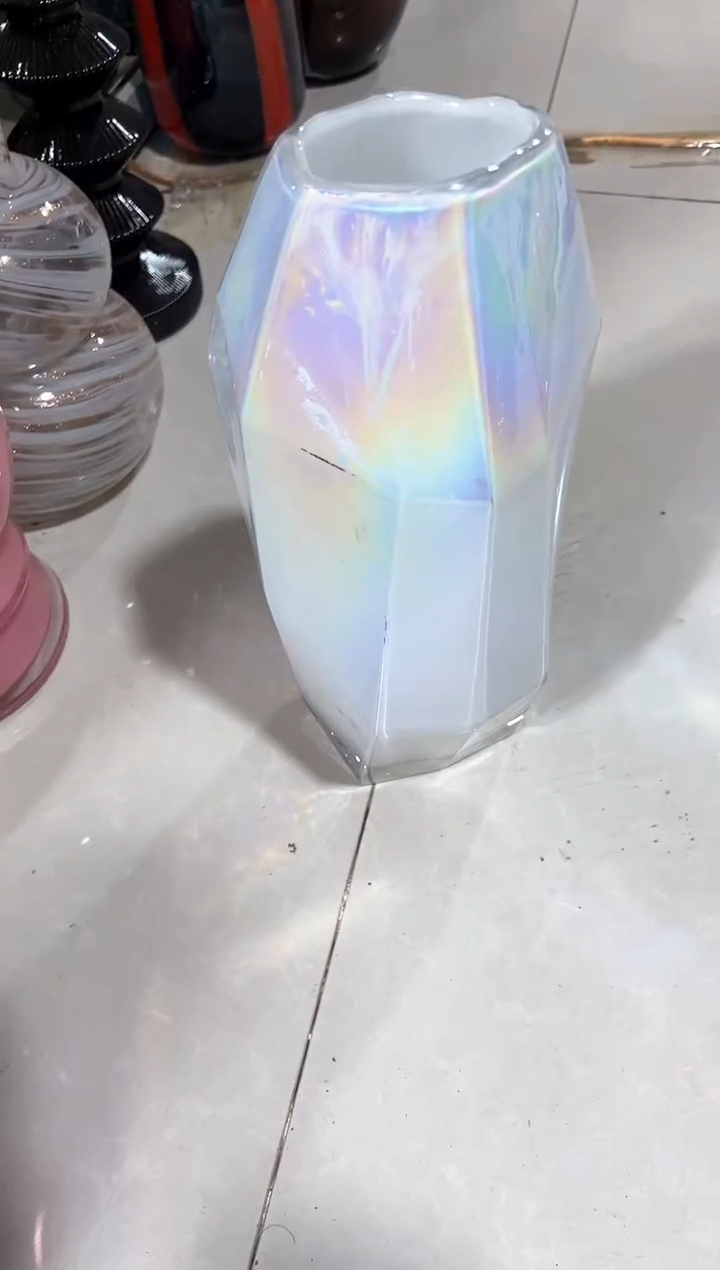 【闪购商品】无铅玻璃白色炫彩花瓶微瑕，介意勿拍