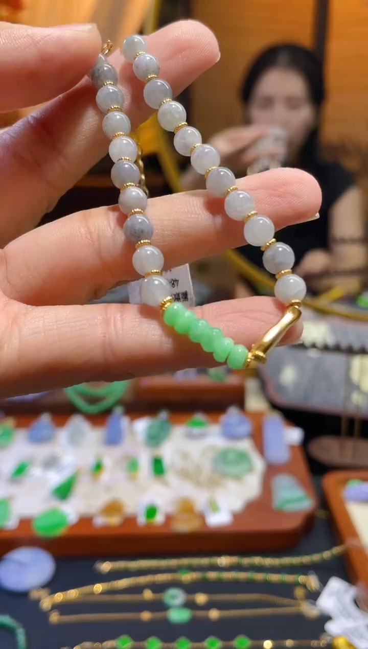 颈饰未镶嵌翡翠手链