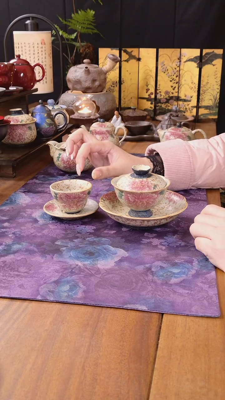 青花火石红焦糖釉牡丹四件套