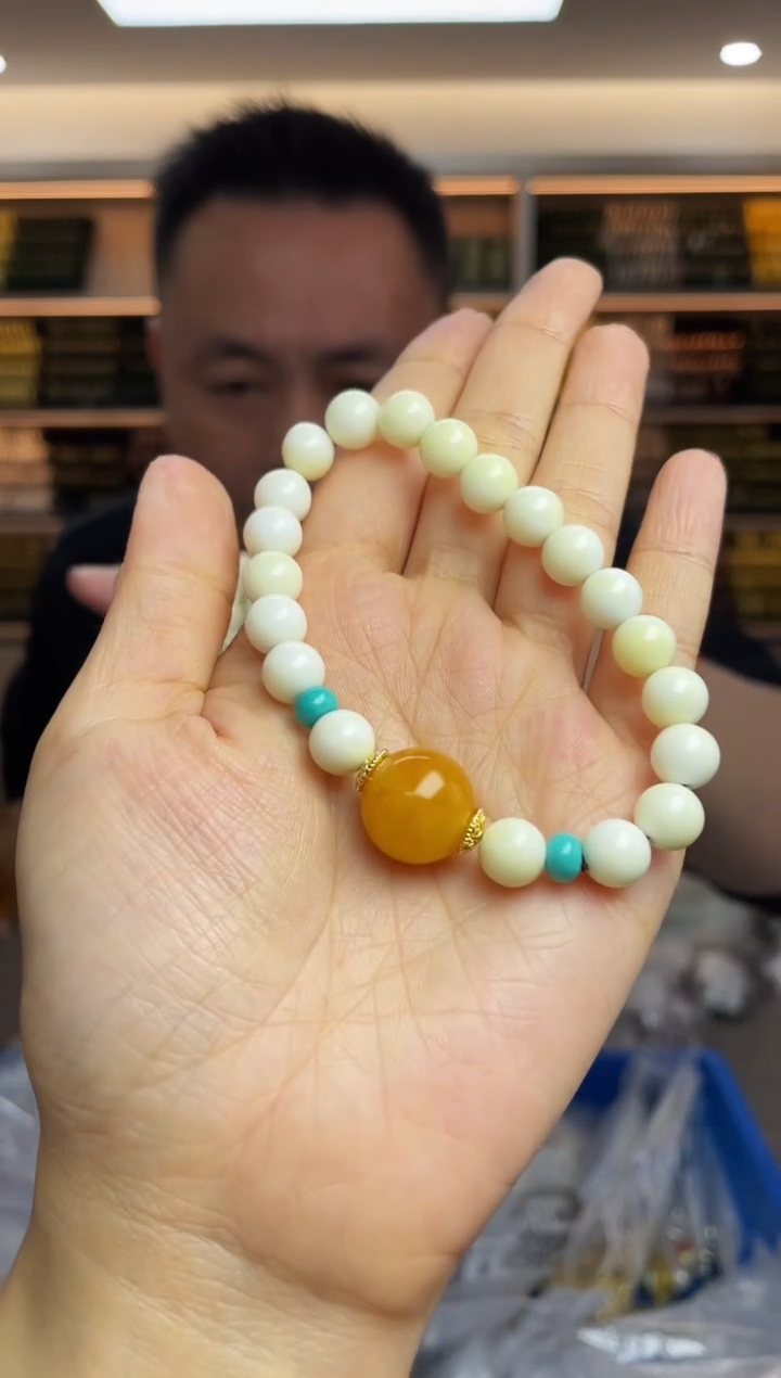 【闪购商品】蜜蜡裸石未镶嵌多样性发一件