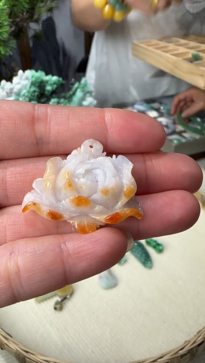 颈饰未镶嵌翡翠吊坠