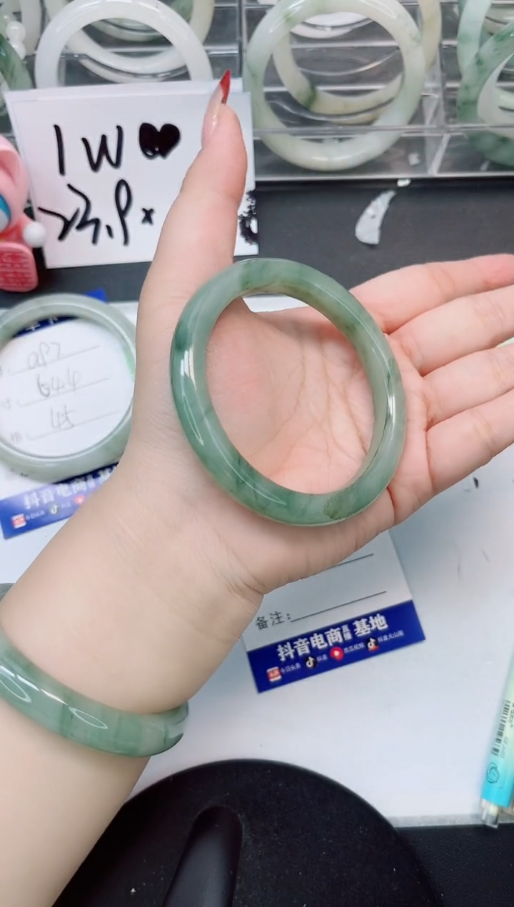 【闪购商品】石英质玉手镯未镶嵌a98