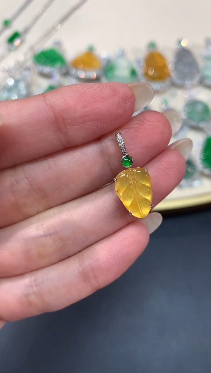 【闪购商品】翡翠吊坠(不含链)18K金镶嵌A63|3500