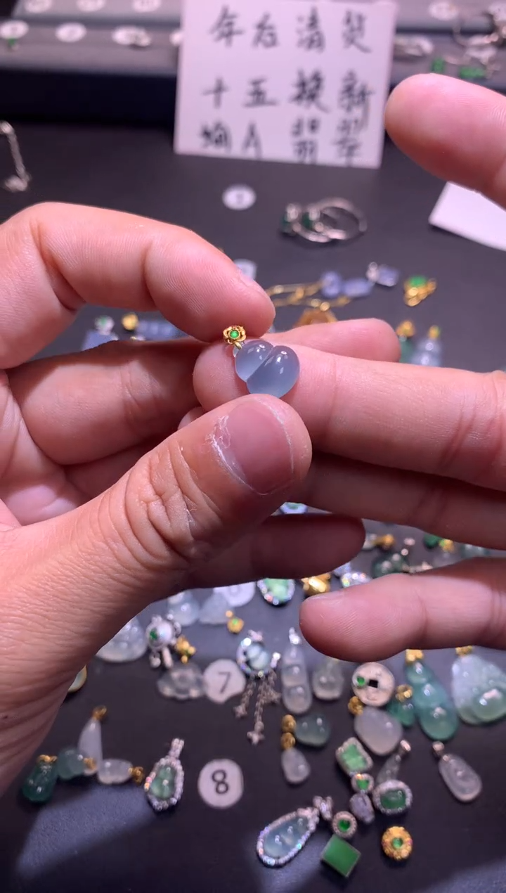 【闪购商品】翡翠吊坠(不含链)18K金镶嵌1