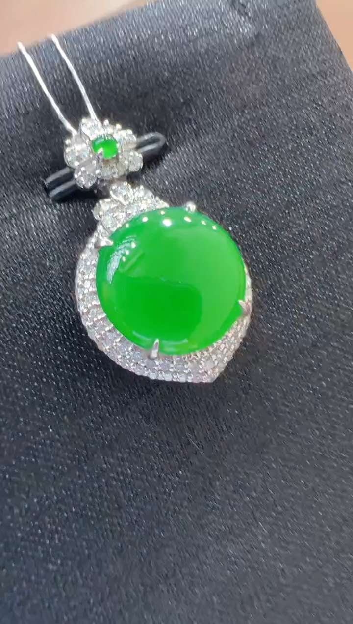 【闪购商品】翡翠吊坠(不含链)18K金镶嵌             