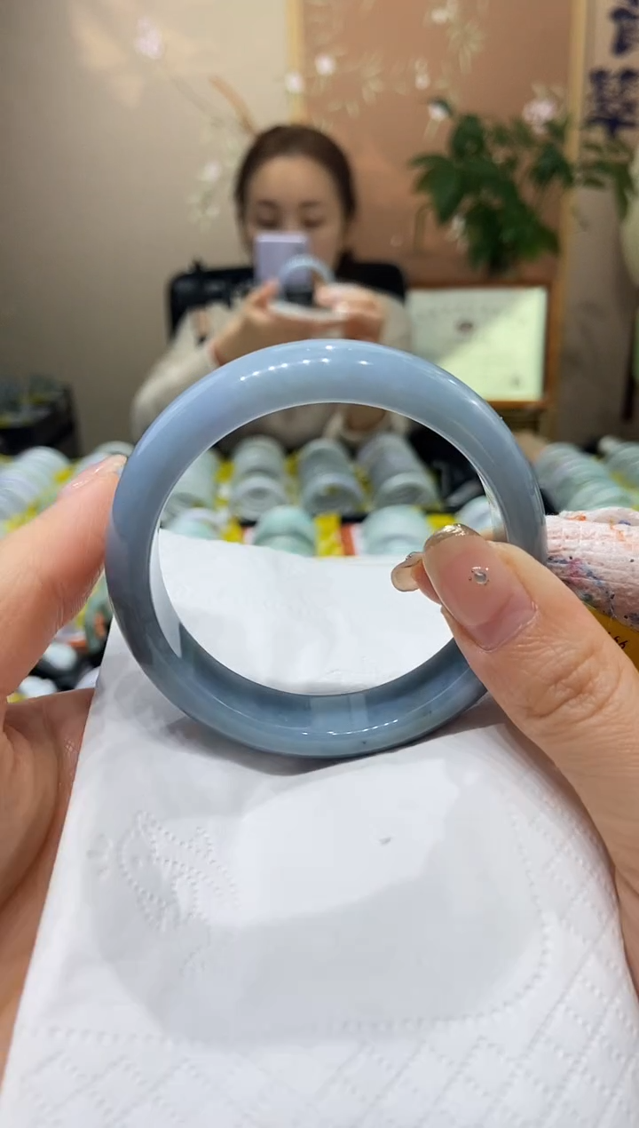【闪购商品】翡翠手镯未镶嵌56圈口