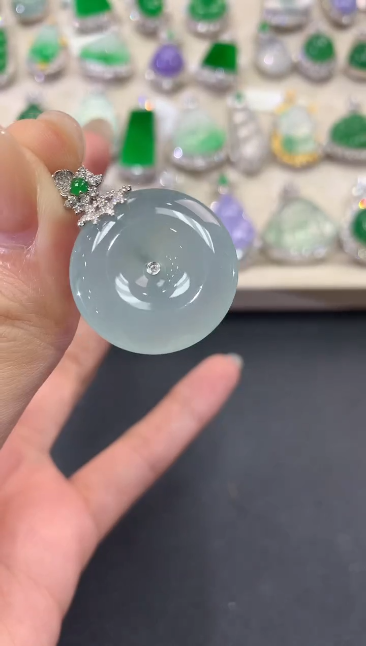 【闪购商品】翡翠吊坠(不含链)18K金镶嵌q47       