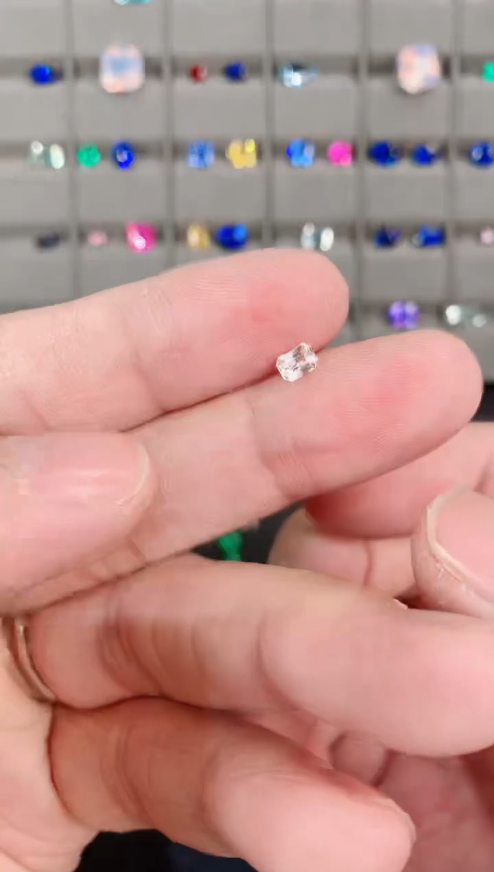 【闪购商品】蓝宝石裸石未镶嵌0.38CT无烧蓝宝石