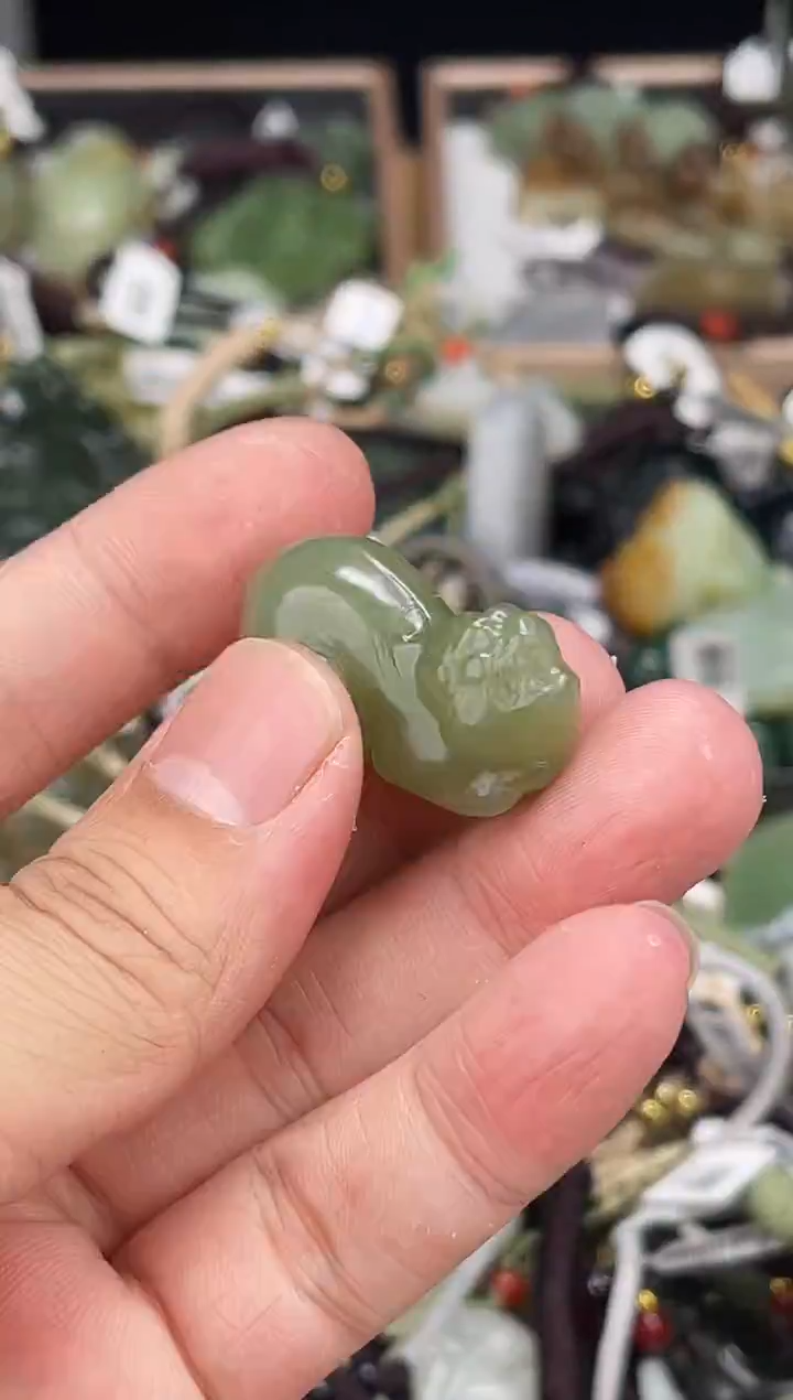 颈饰未镶嵌和田玉1