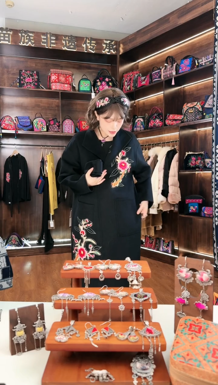 【闪购商品】织绣L22蚩梦苗族古绣