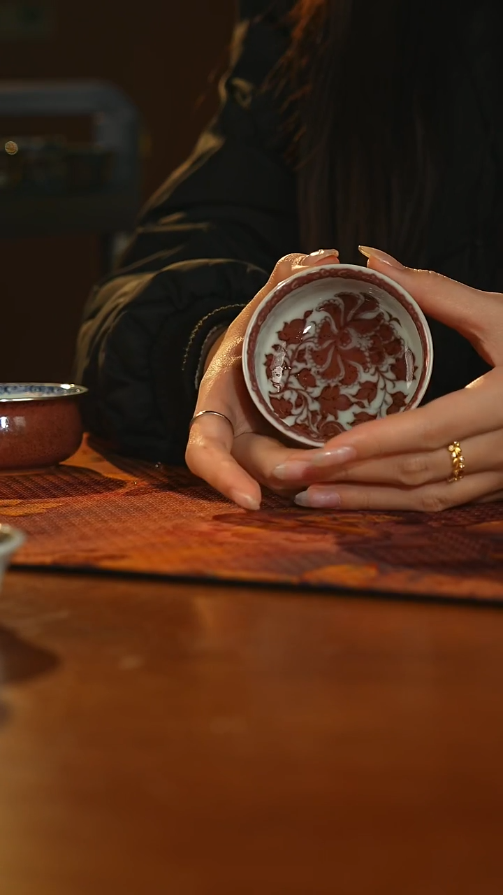 瓷片畅怀堂枣皮红牡丹纹炉式杯（红）