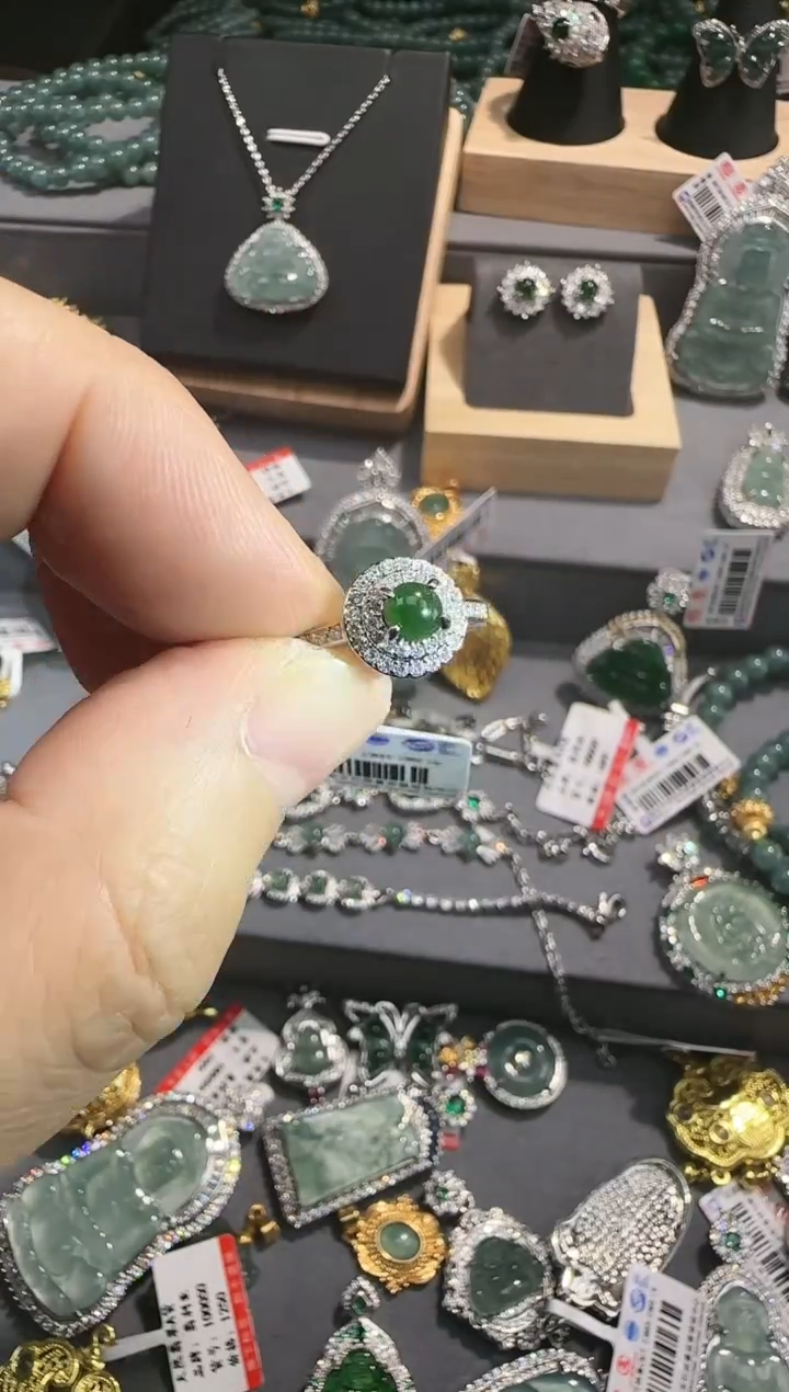 【闪购商品】翡翠吊坠(赠链)未镶嵌翡翠A货源头工厂带证书发