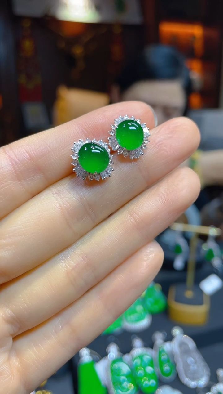 【闪购商品】翡翠耳饰18K金镶嵌112254天然A货翡翠蛋面耳钉