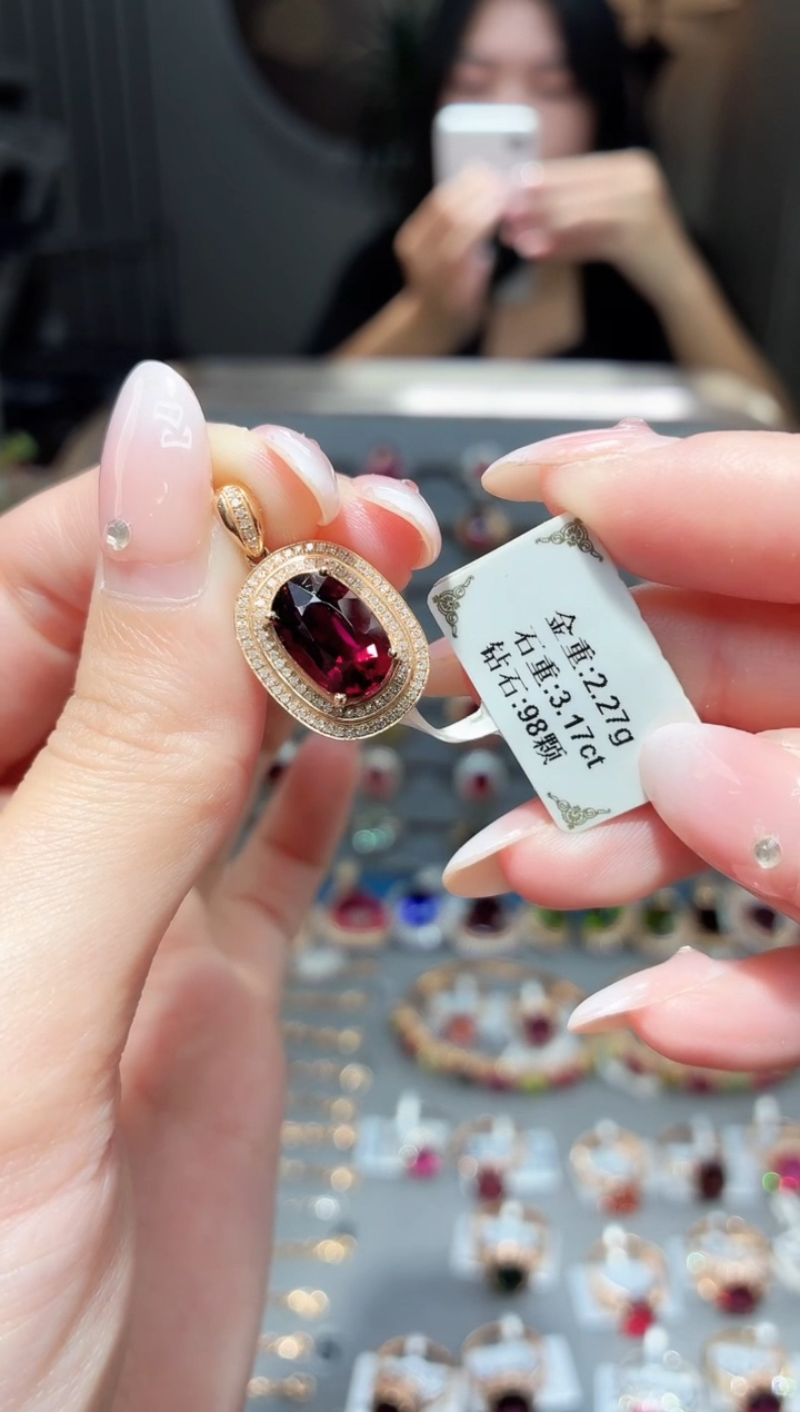 颈饰18K金镶嵌碧玺3.17ct